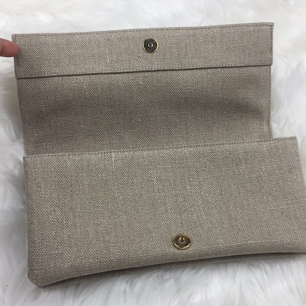 Yves Saint Laurent Beige Clutch with Pink Heart Appliqués - Picture 2 of 7